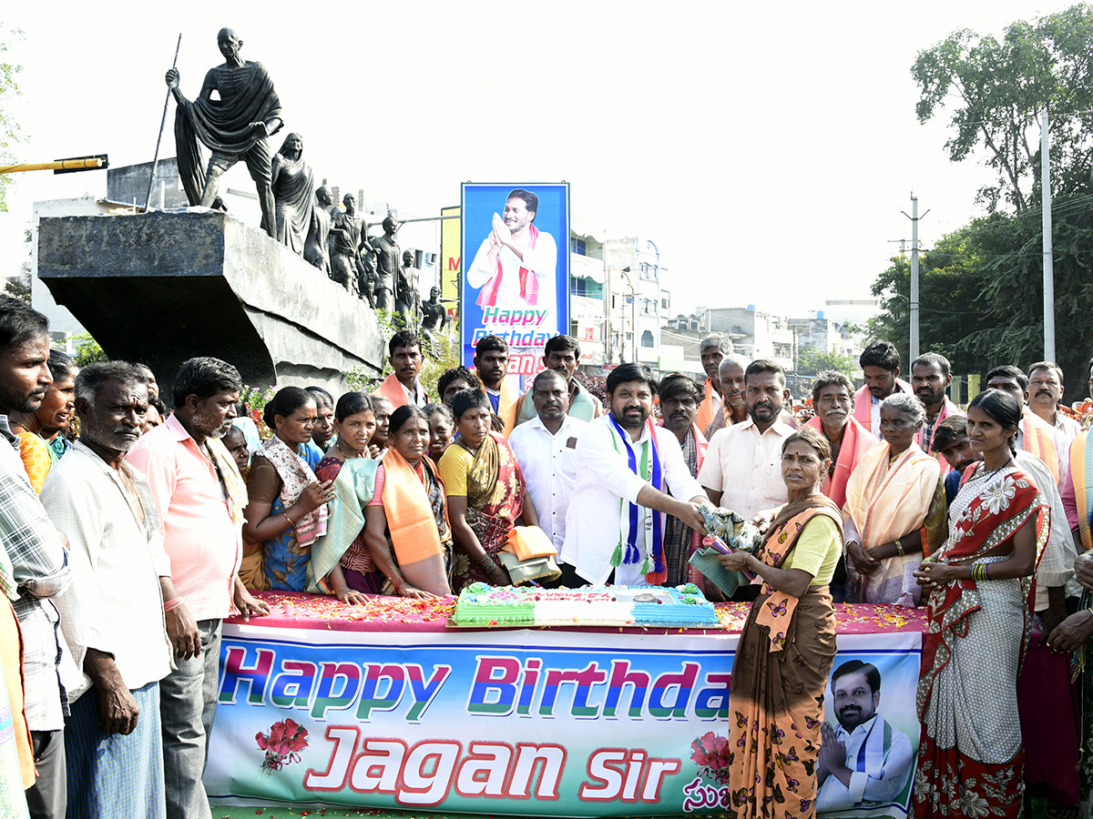 ys jagan mohan reddy birthday celebrations in andhra pradesh photos goes viral18