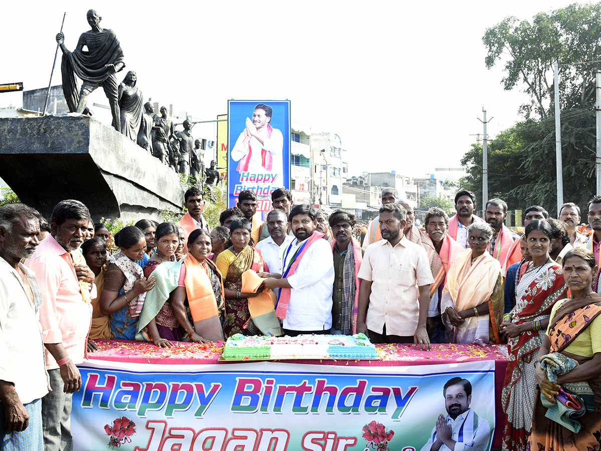 ys jagan mohan reddy birthday celebrations in andhra pradesh photos goes viral19