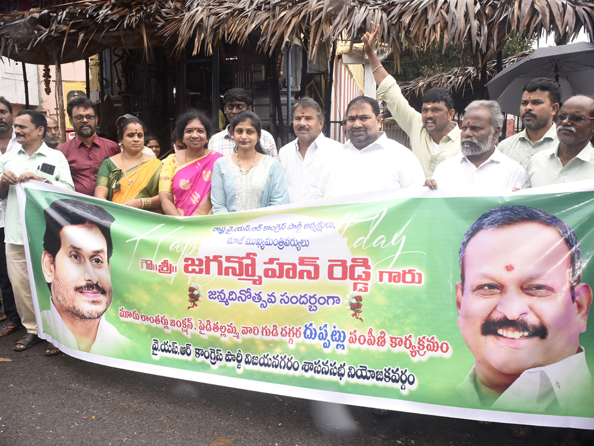 ys jagan mohan reddy birthday celebrations in andhra pradesh photos goes viral2