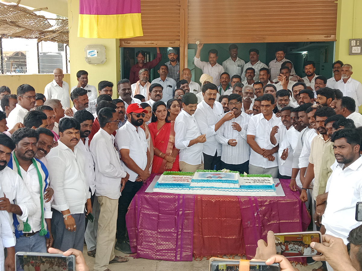 ys jagan mohan reddy birthday celebrations in andhra pradesh photos goes viral22