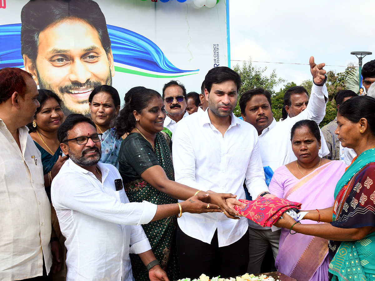 ys jagan mohan reddy birthday celebrations in andhra pradesh photos goes viral4