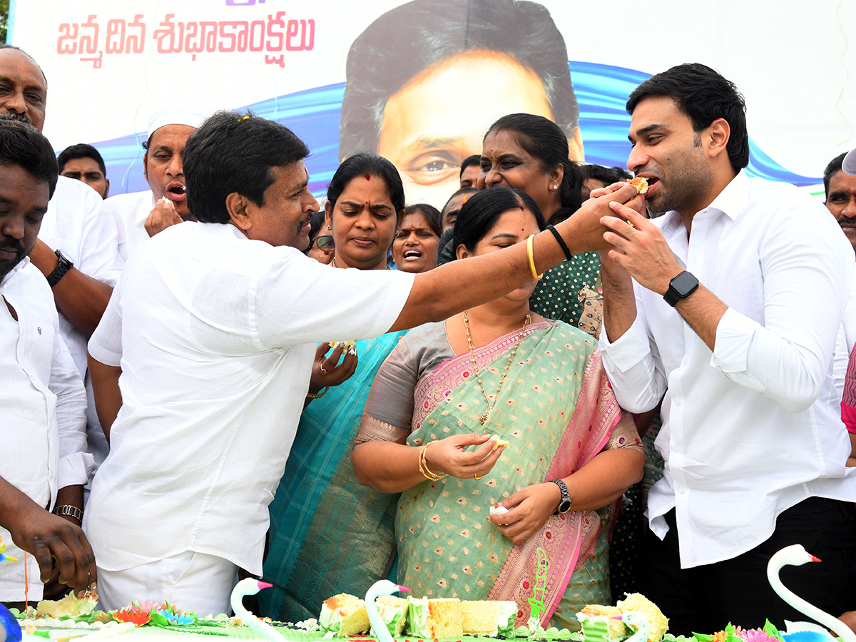 ys jagan mohan reddy birthday celebrations in andhra pradesh photos goes viral5