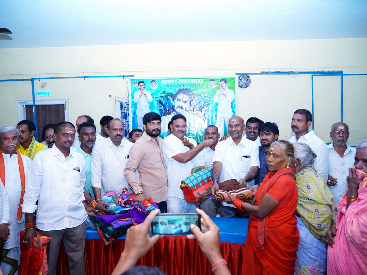 ys jagan mohan reddy birthday celebrations in andhra pradesh photos goes viral9