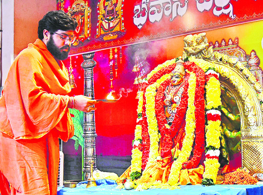 దీక్షతో విరమణ మహోత్సవం1