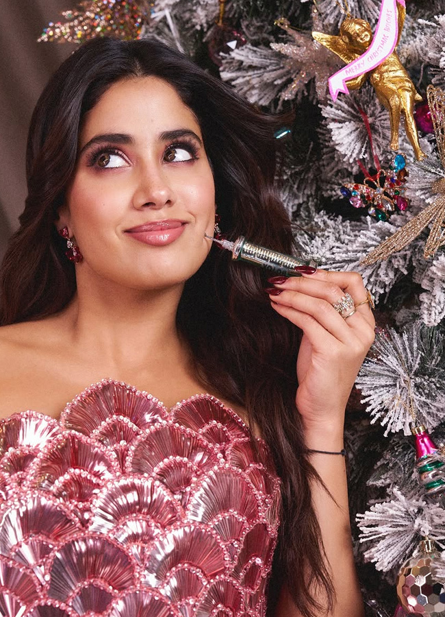 Janhvi Kapoor Christmas special pics in Barbie dress go viral14