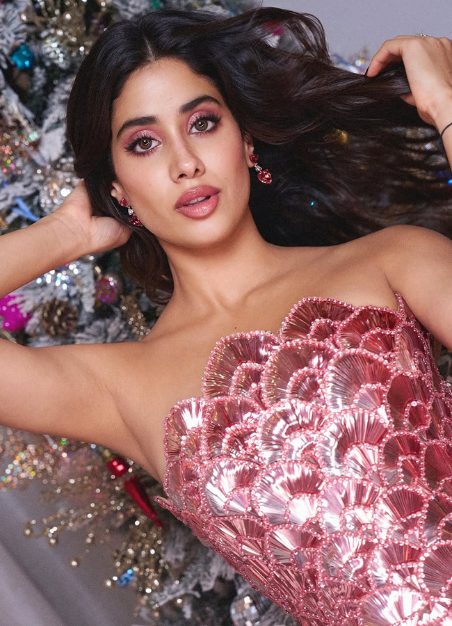 Janhvi Kapoor Christmas special pics in Barbie dress go viral6