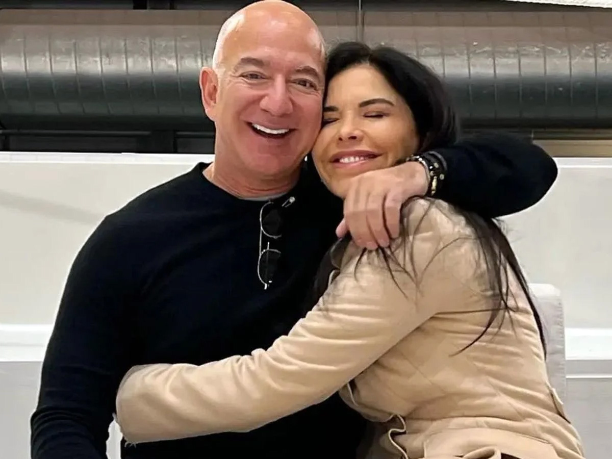 Amazon founder Bezos to marry his girlfriend 11