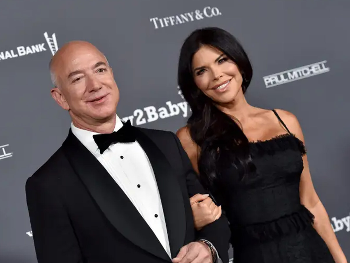 Amazon founder Bezos to marry his girlfriend 6