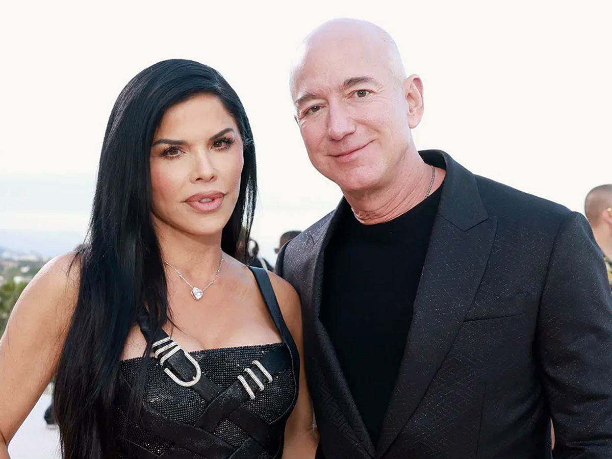 Amazon founder Bezos to marry his girlfriend 8