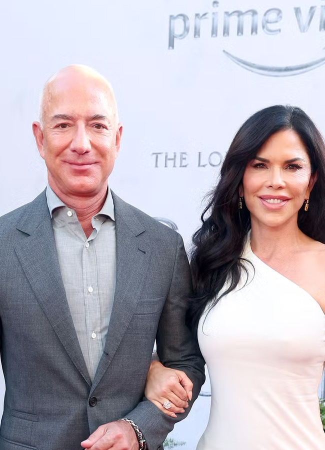 Amazon founder Bezos to marry his girlfriend 10