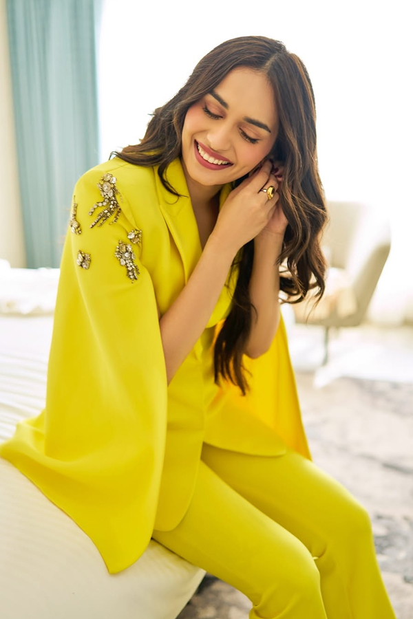 Bollywood Actress Manushi Chhillar Fabulous Posses In Designer Yellow Blazer11