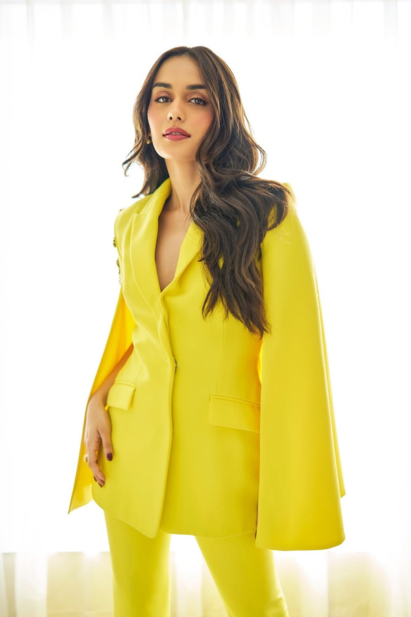 Bollywood Actress Manushi Chhillar Fabulous Posses In Designer Yellow Blazer6