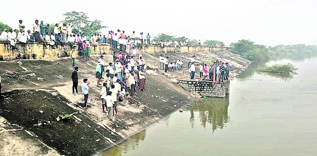 ● రాళ్లపాడు రైతుకు నీటి కష్టాలు 2