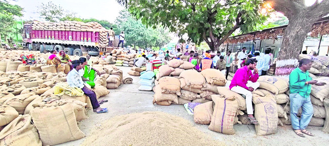 దిగువకు ధరలు.. రైతు దిగాలు 1