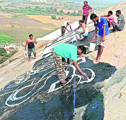 నిడిగొండ గుట్టపై శంఖుచక్ర నామాలు1