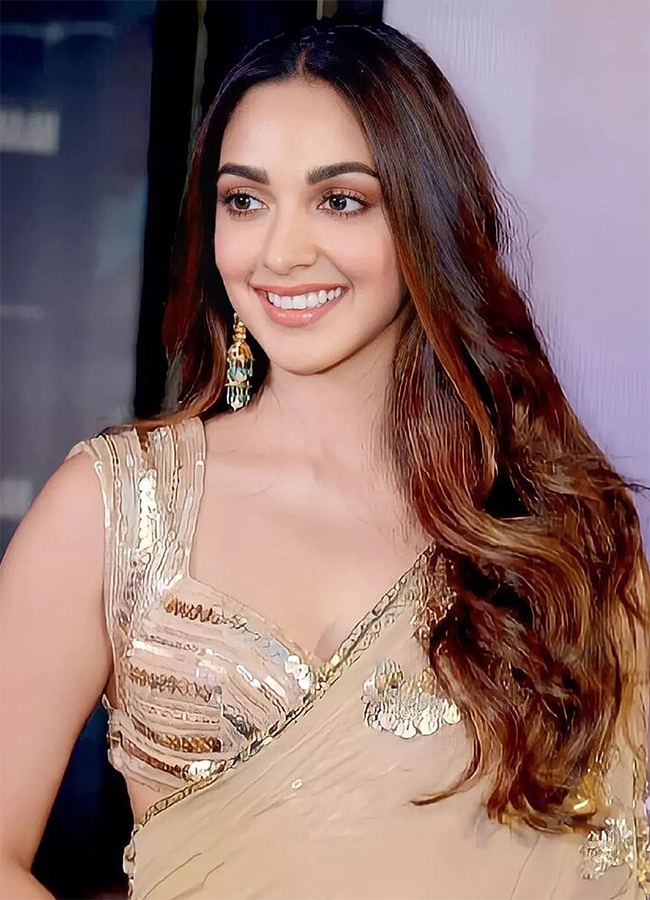 Actress Kiara Advani Game Changer Photos Goes Viral15