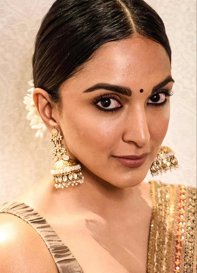 Actress Kiara Advani Game Changer Photos Goes Viral18