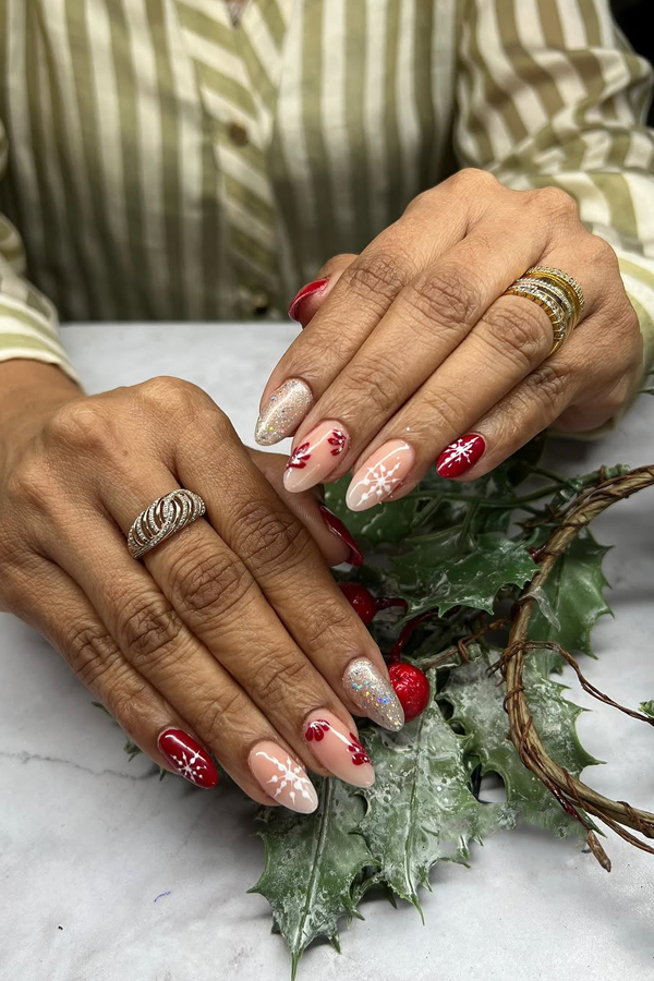 Christmas 2024 Special Nail Arts By Noeline In Social Media13