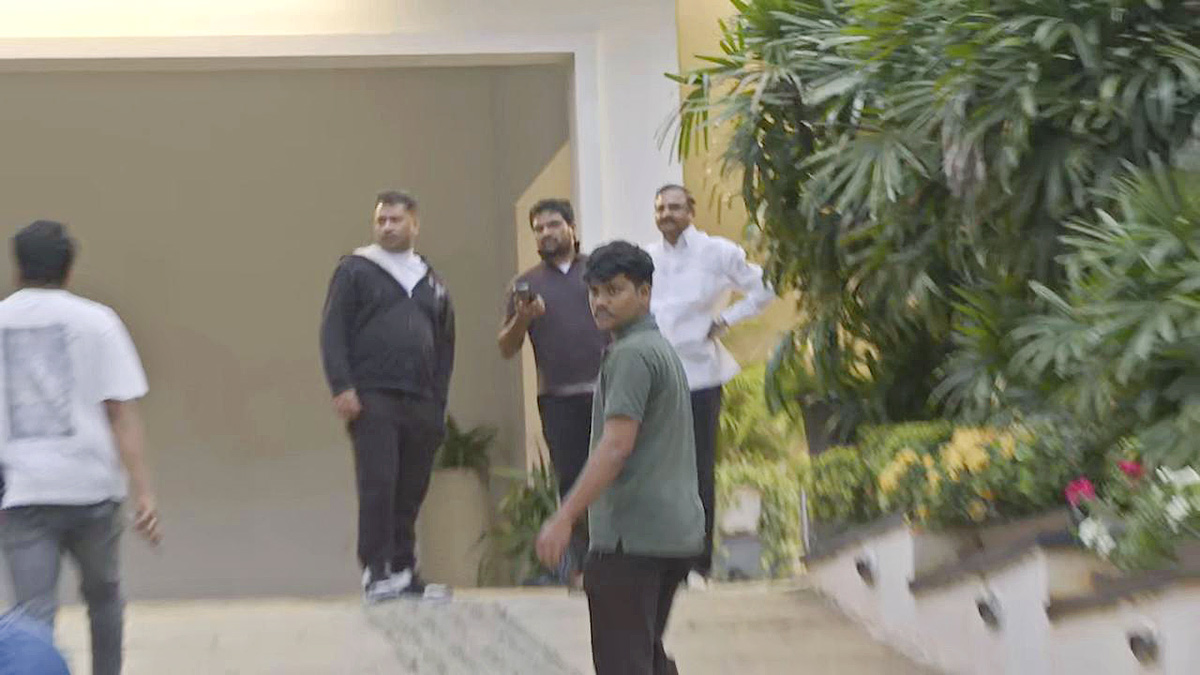 Protesters Storm Allu Arjun Hyderabad House For Pushpa 2 photos goes viral17