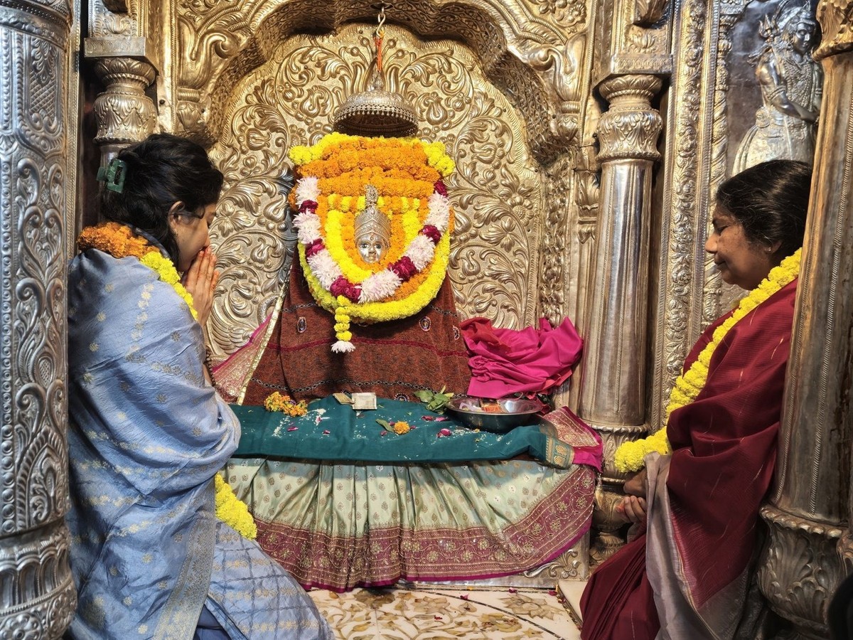 Actress Sai Pallavi Immersed In Worship Of Lord Kashi Annapurna Devi5