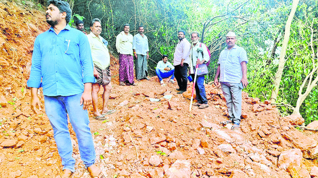 అడ్డగోలుగా ఘాట్‌ రోడ్డు నిర్మాణం1