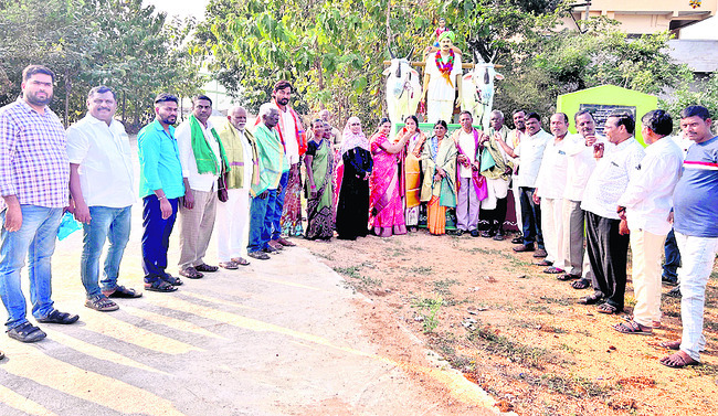 ‘రైతు బాంధవుడు సీఎం రేవంత్‌రెడ్డి’
2