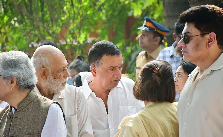 Director Shyam Benegal Funeral in Mumbai Photos2