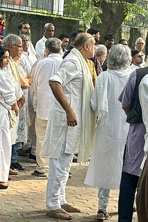 Director Shyam Benegal Funeral in Mumbai Photos11