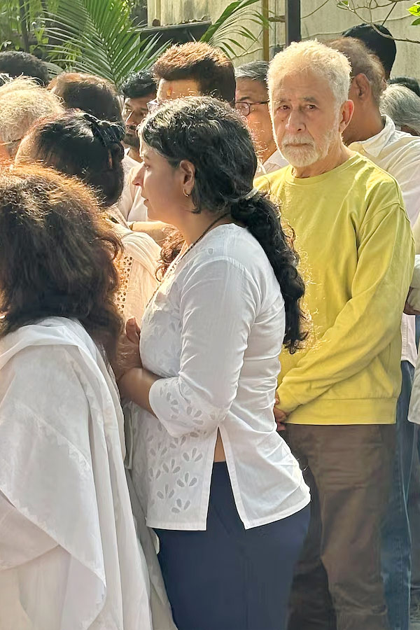 Director Shyam Benegal Funeral in Mumbai Photos7