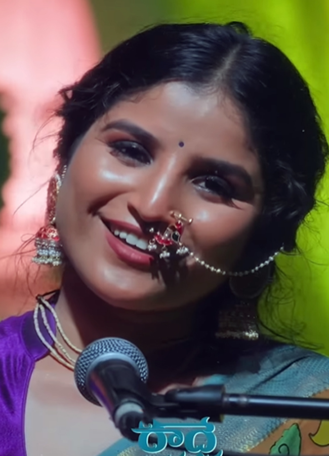 Singer Mangli released a new song radhe radha along with her sisters11