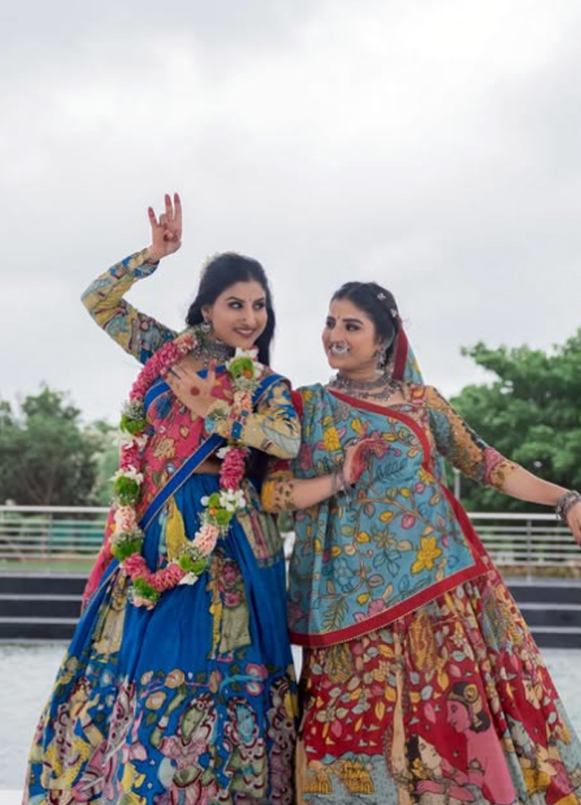 Singer Mangli released a new song radhe radha along with her sisters19