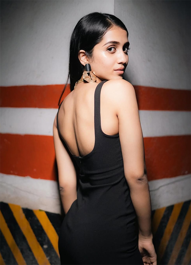 Mowgli Movie Actress Sakshi Mhadolkar Photos Goes Viral18