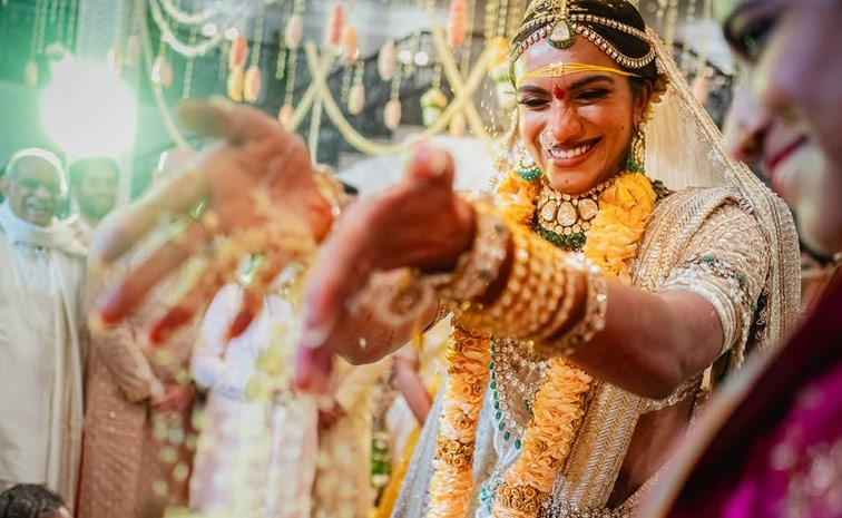 Olympic medalist PV Sindhu and Venkata Datta Sais official wedding photos8