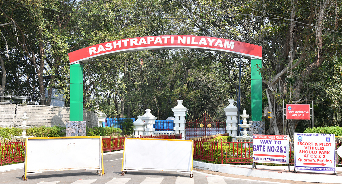 Rashtrapati Nilayam in Bollaram photos goes viral2