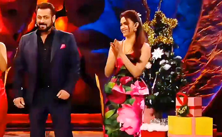 Salman Khan Dances to Nain Matakka with 'Baby John' Stars Varun Dhawan, Keerthy Suresh Photos5