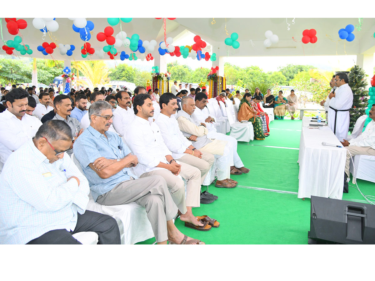 YS Jagan and family members in special Christmas prayers Photos10