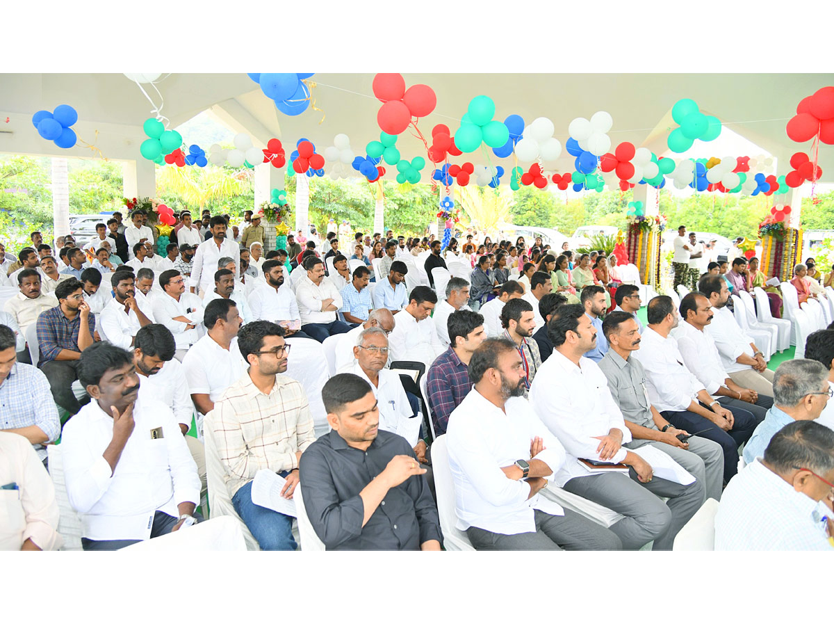 YS Jagan and family members in special Christmas prayers Photos5