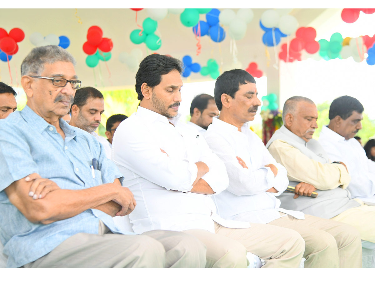 YS Jagan and family members in special Christmas prayers Photos6