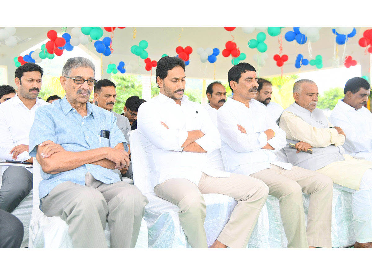 YS Jagan and family members in special Christmas prayers Photos7