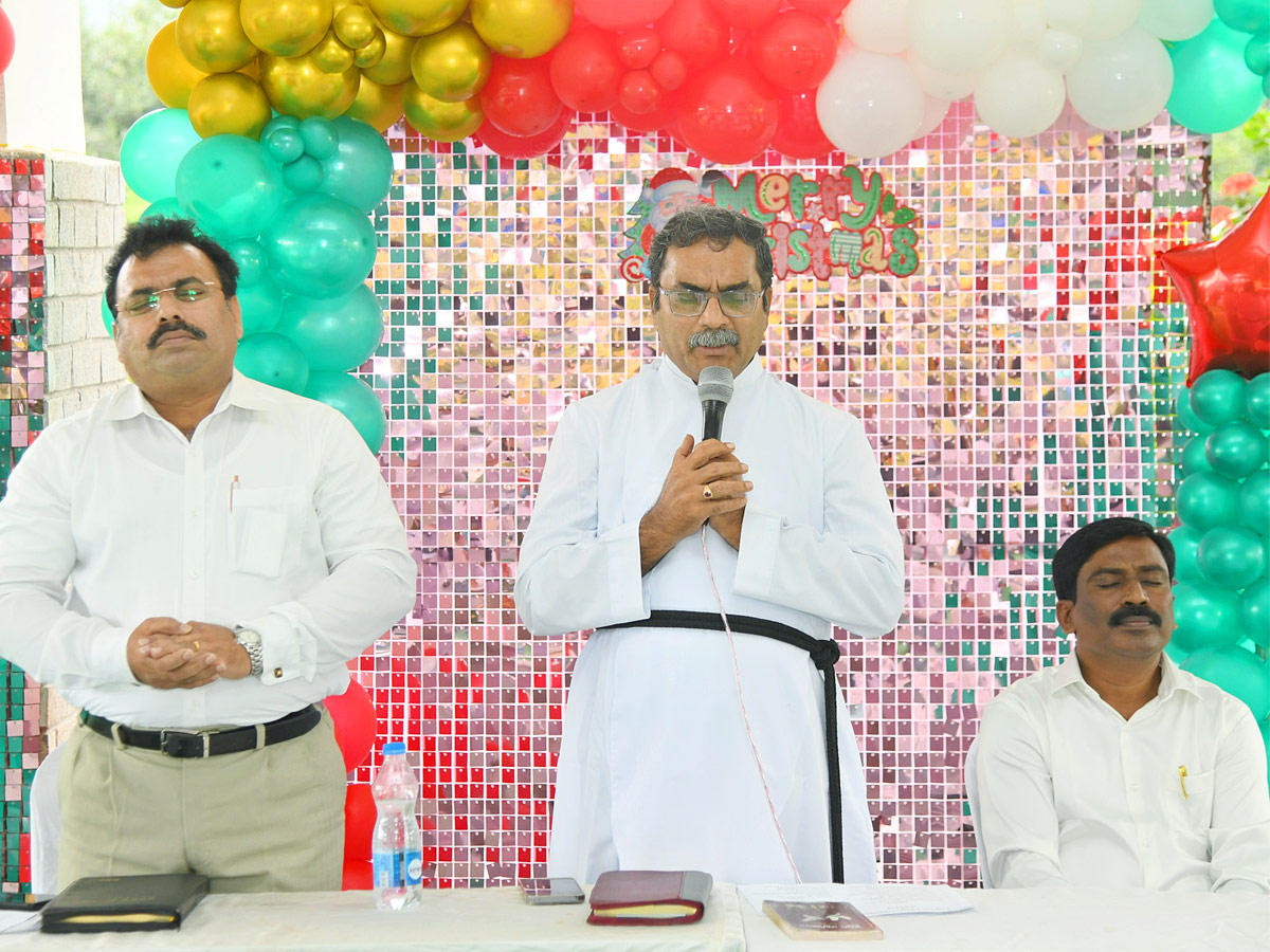 YS Jagan and family members in special Christmas prayers Photos9