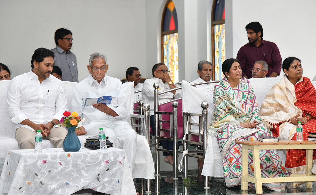 YS Jagan Christmas Celebration With YS Vijayamma at CSI Church Pulivendula46