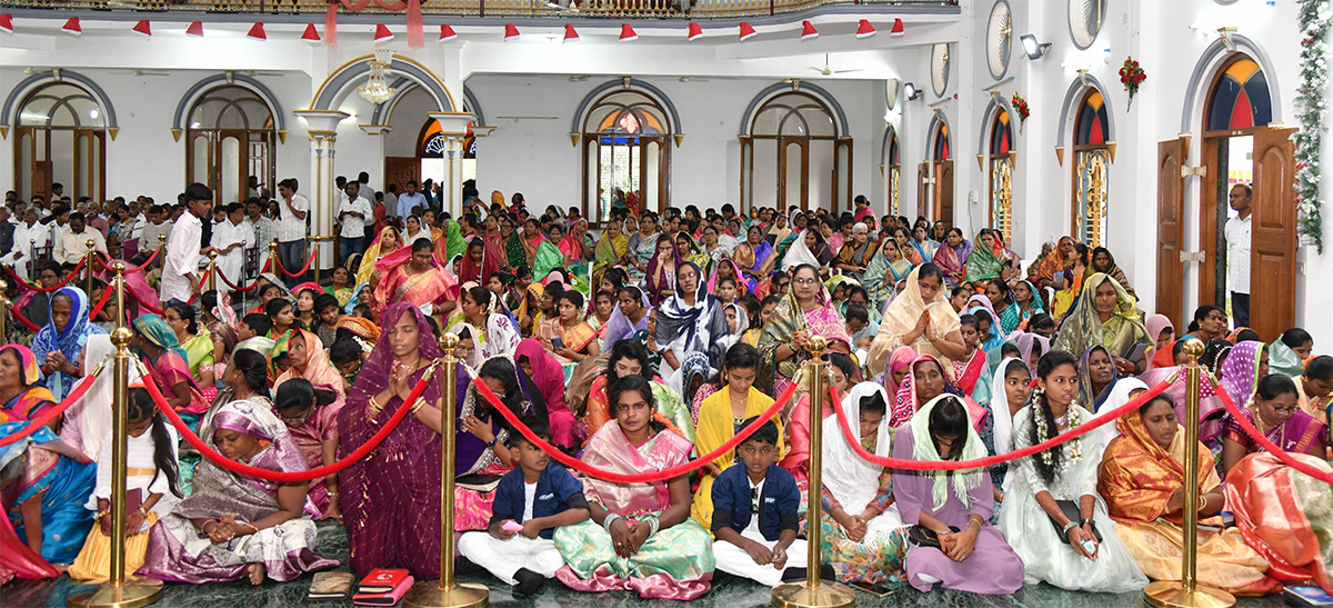 YS Jagan Christmas Celebration With YS Vijayamma at CSI Church Pulivendula47