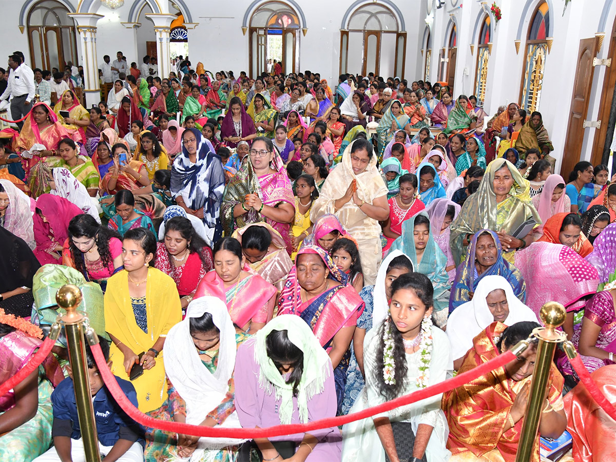 YS Jagan Christmas Celebration With YS Vijayamma at CSI Church Pulivendula48