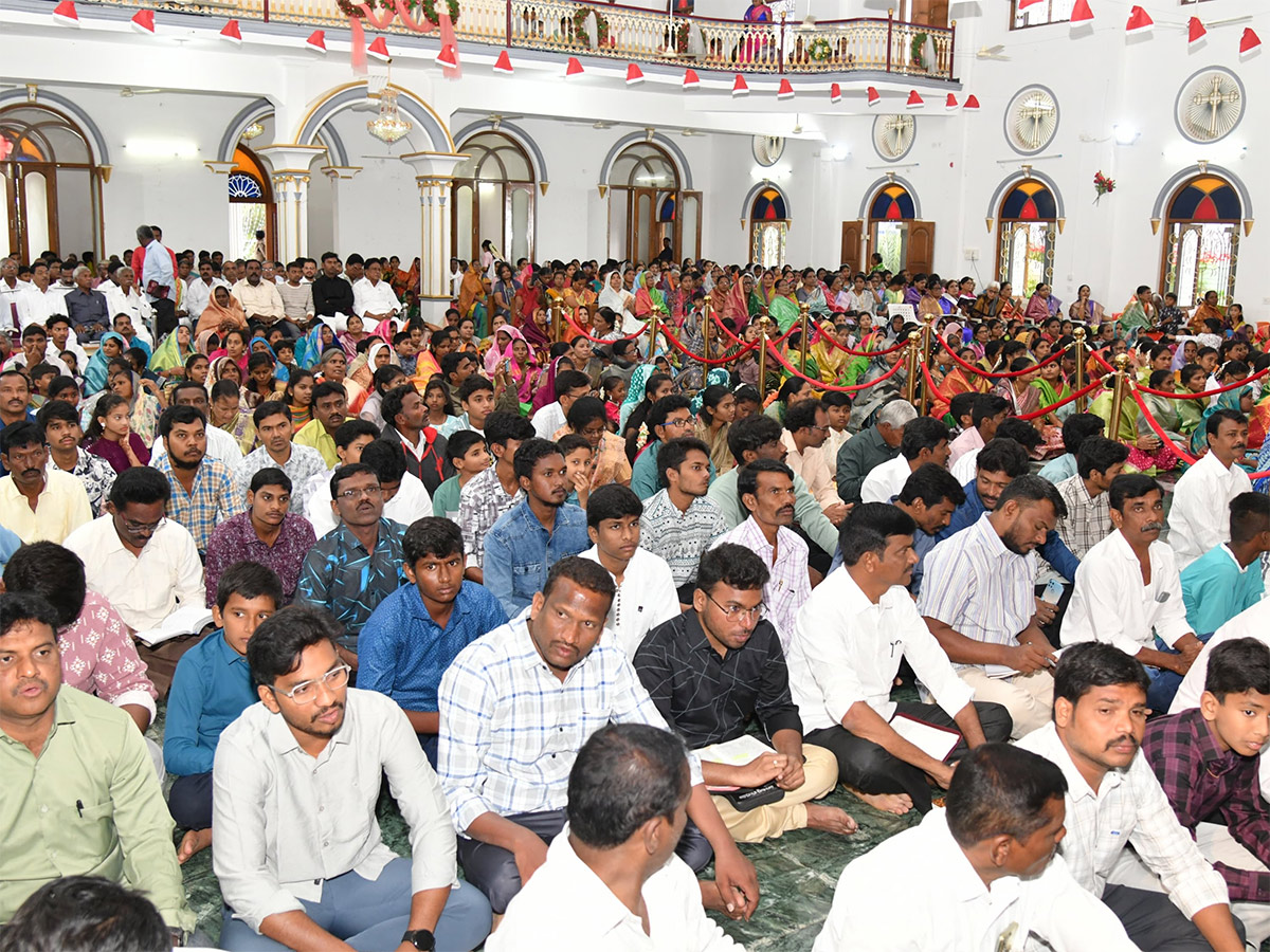 YS Jagan Christmas Celebration With YS Vijayamma at CSI Church Pulivendula51