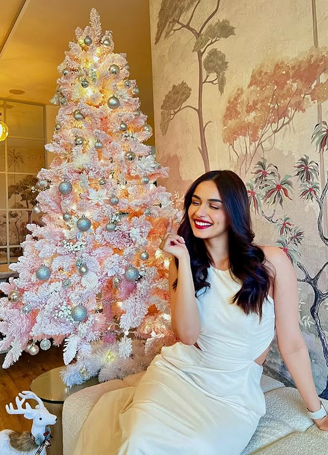 In Pics: Bhumi Pednekar to Alaya F, celebs give a glimpse of their Christmas decor5