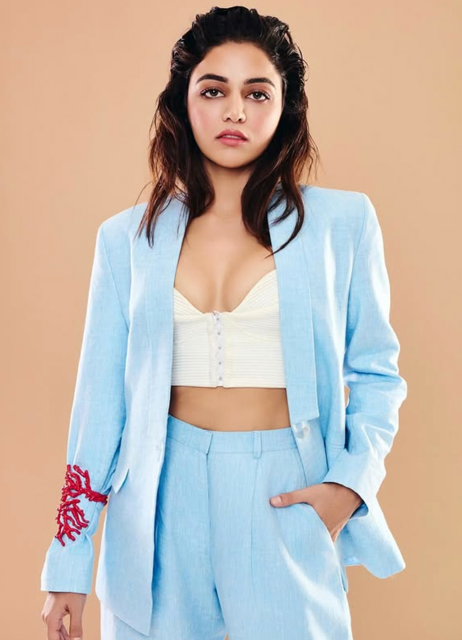 Who is this trending beauty Wamiqa Gabbi? Photos13