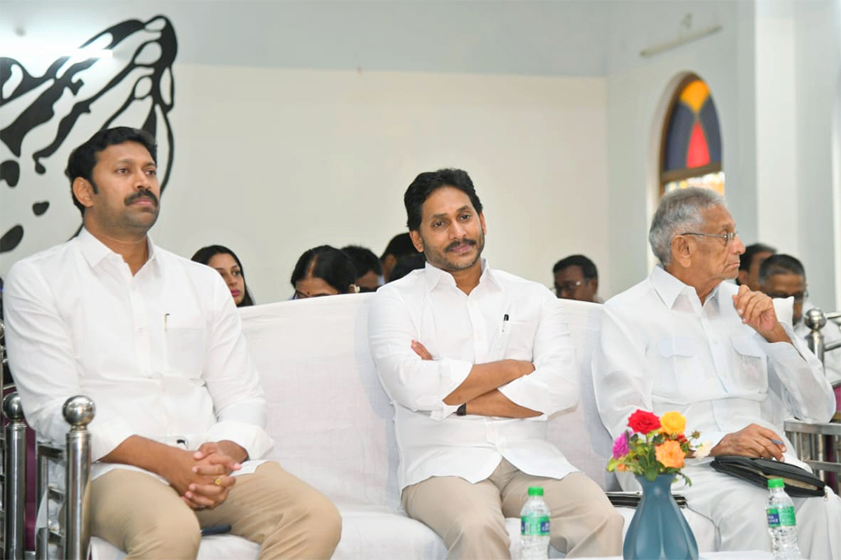 YS Jagan Christmas Celebration With YS Vijayamma at CSI Church Pulivendula10