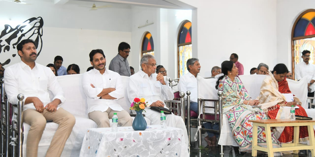 YS Jagan Christmas Celebration With YS Vijayamma at CSI Church Pulivendula11