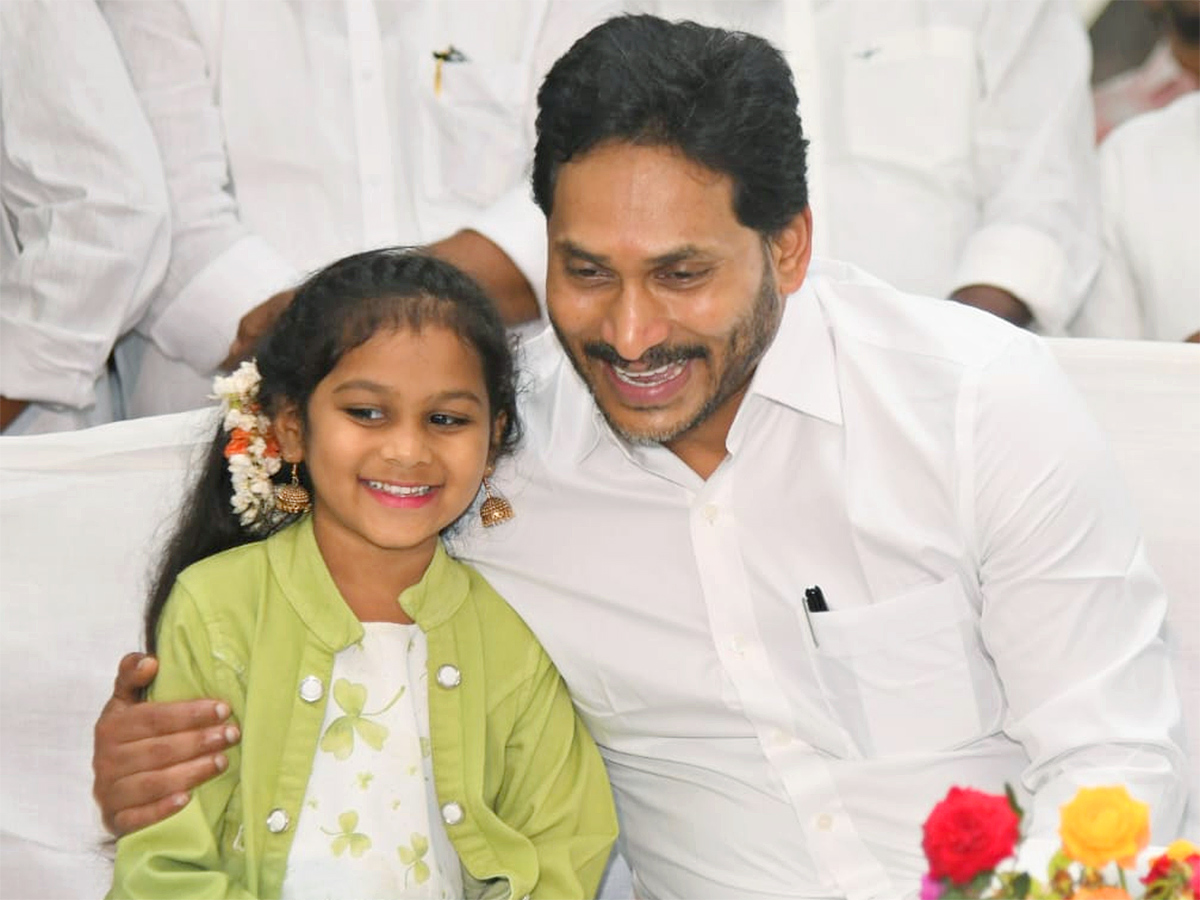 YS Jagan Christmas Celebration With YS Vijayamma at CSI Church Pulivendula19