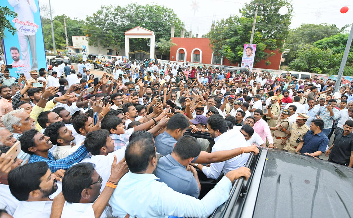 YS Jagan Christmas Celebration With YS Vijayamma at CSI Church Pulivendula20